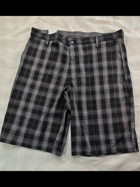 Dickies Black and Gray Plaid Flat-Front Shorts Flex Size 42
